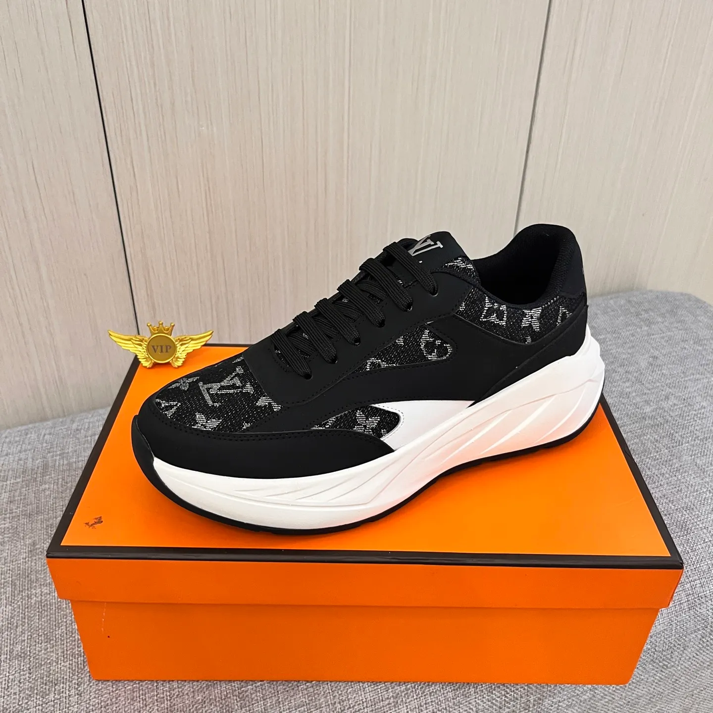Men's shoes 💰 460 men's shoes 💰 [ LV ] 🔥 Louis Vuitton, high-end men's shoes brand official website 1:1 latest masterpiece: uppers are made of Italian imported first-layer cowhide with comfortable and breathable lining ➕ original non-slip and wear-resistant outsole 🔥, making walking more convenient and comfortable! An exclusive new model, a stunning work, a beautiful 1:1 replica [color] compared to the official quality! Create a fashionable personality to set off your uniqueness! A must-have for trendy men! Classic 🔥Size: 38-44 Color: 🔥 2⃣️colors available🔥.